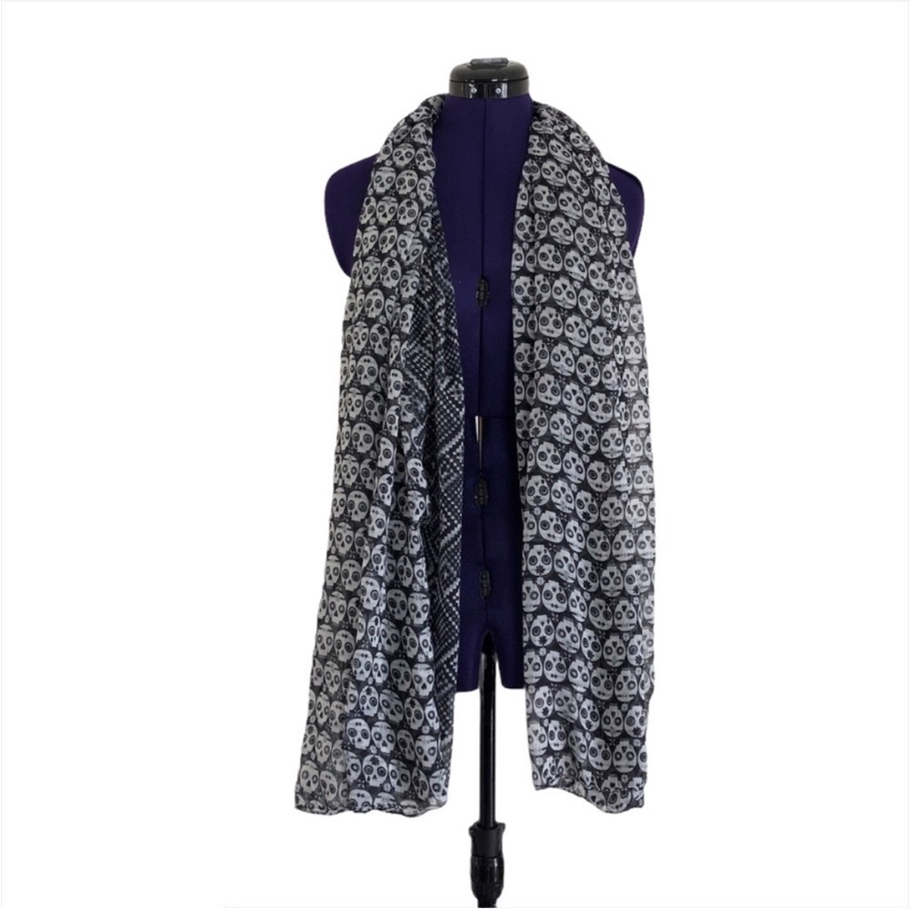 Black White Skull Patterned Scarf